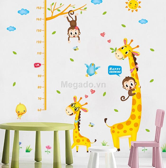 Decal tranh dan thước đo chều dài hươu cao cổ