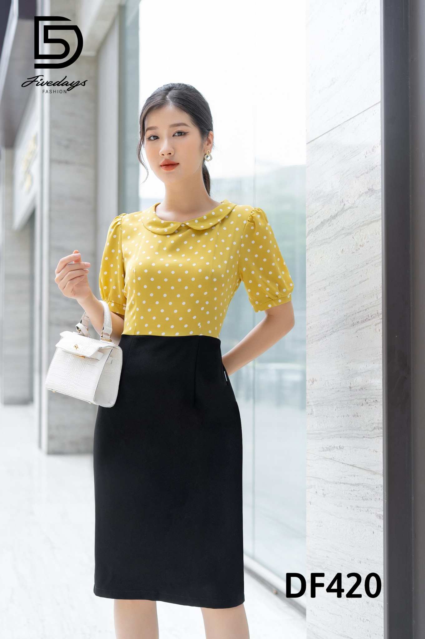Fivedays - Đầm ôm phối bi cổ sen