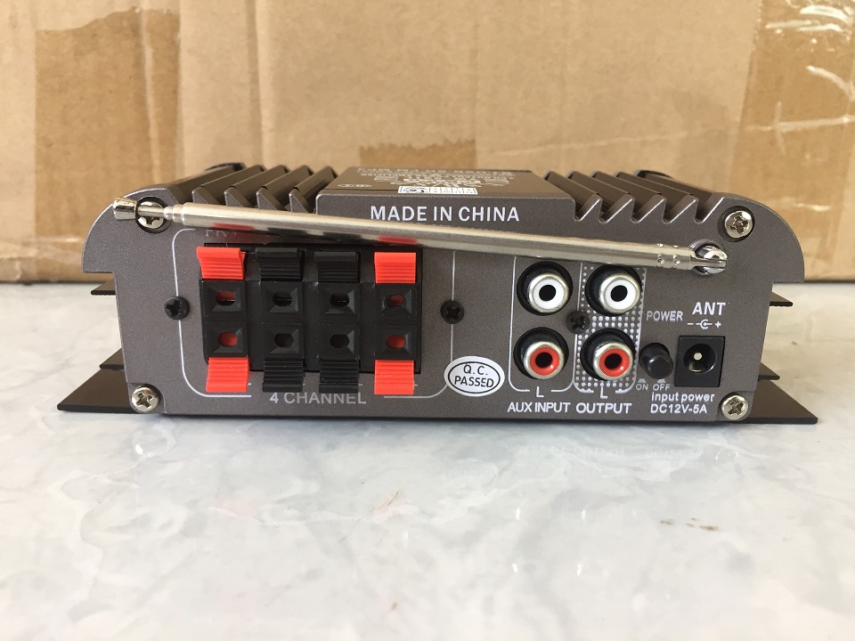 Amply cho xe ô tô có chức năng BLUETOOTH dùng điện 12V