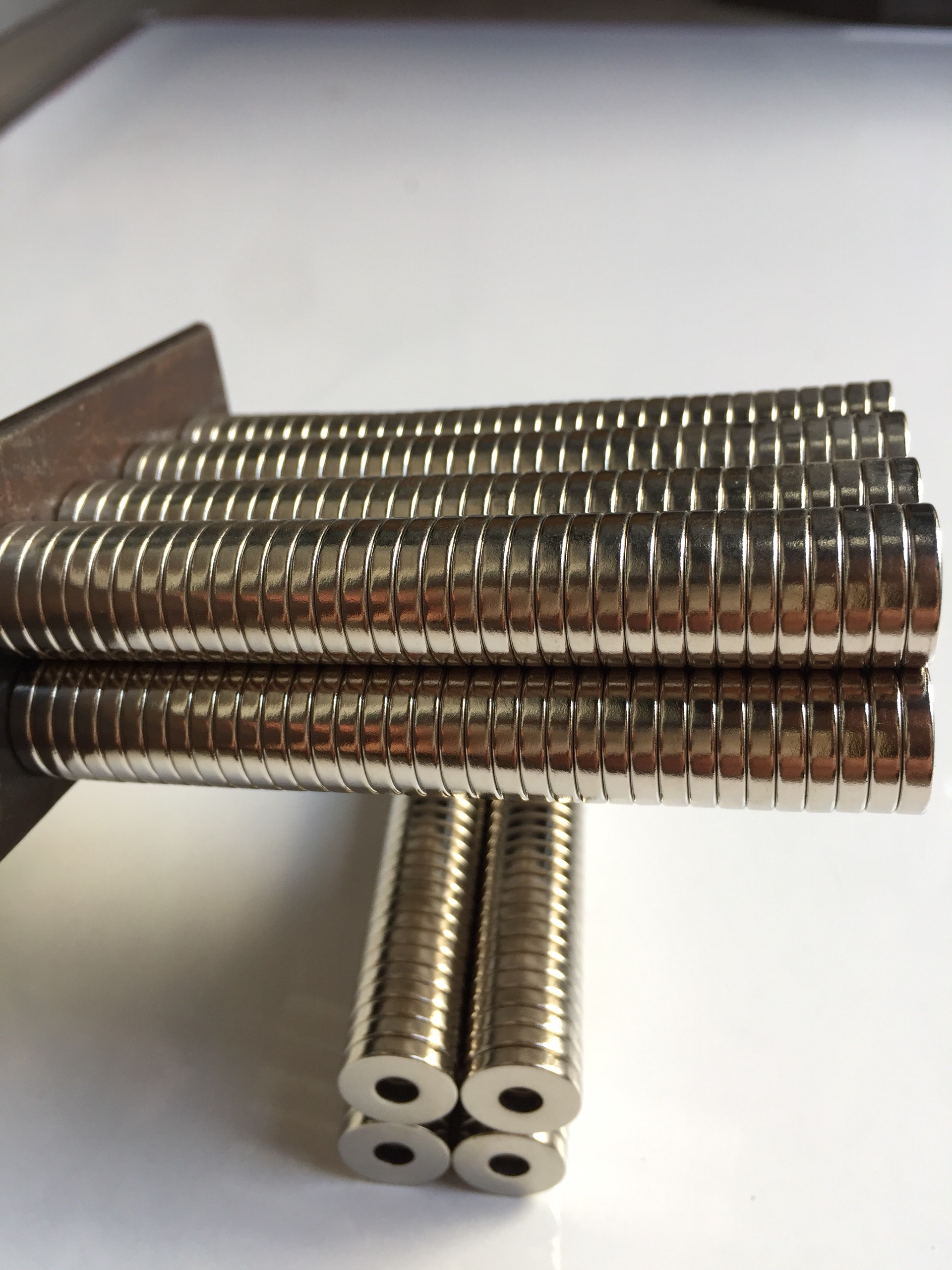 [HCM]Viên Nam Châm Đất Hiếm Ø 14x2mm lỗ M4 ( Từ Tính Hút Cực Mạnh ) Mã N38