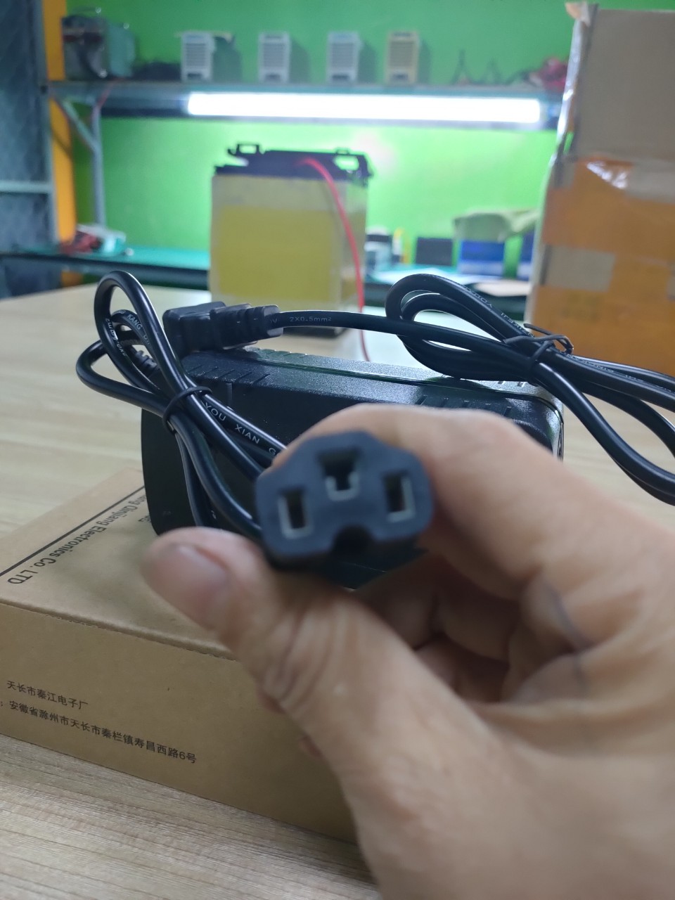 Bộ sạc pin Lithium 43.8V5A ( cho hệ 36V 12 cell 3.2V pin Sắt)