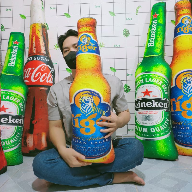 GỐI ÔM NGỦ HÌNH CHAI BIA HENIKEN VẢI NHUNG MỊN CAO CẤP 100% GÒN AN TOÀN CHO BÉ