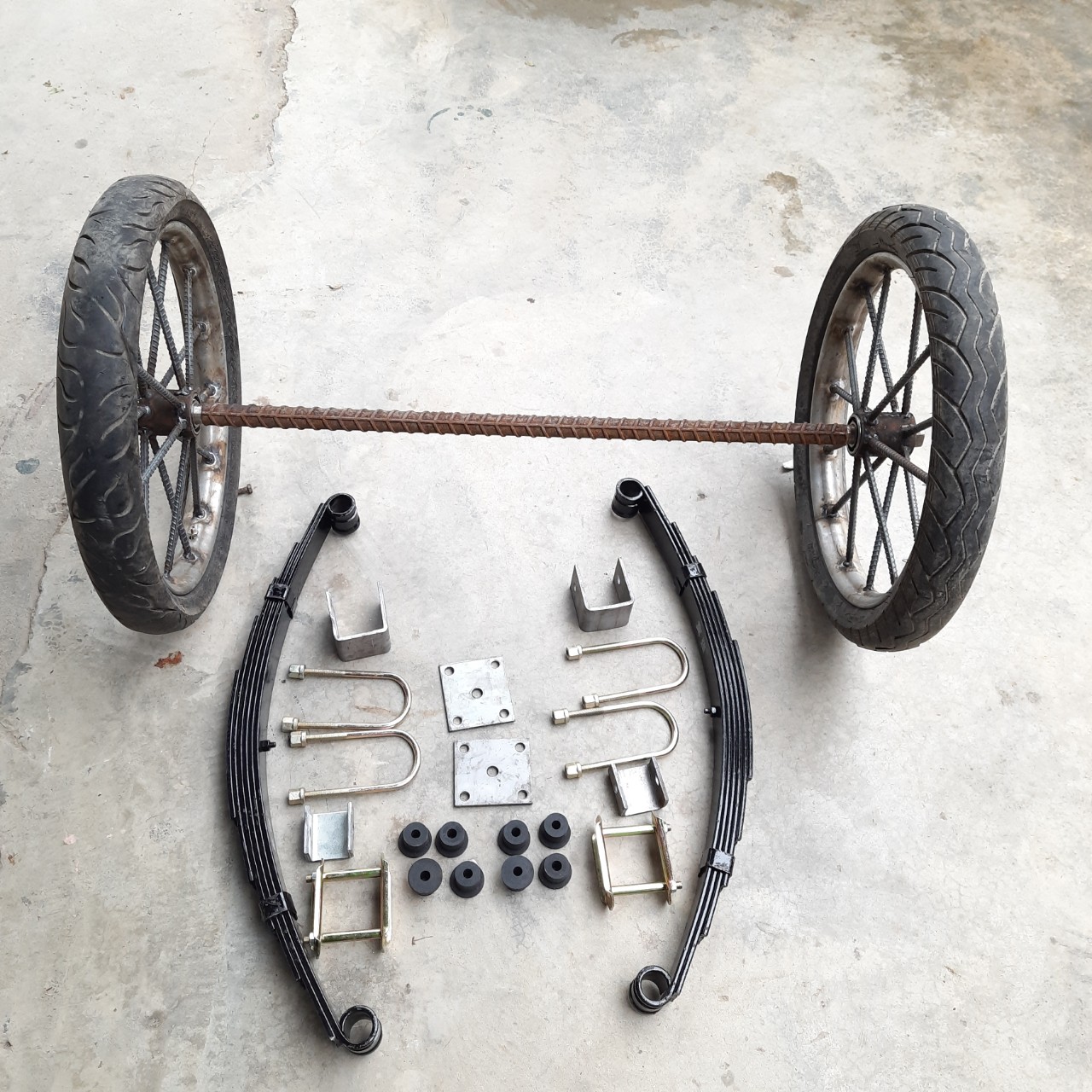 Bộ trục bánh và nhip xe lôi lắp bánh xe máy
