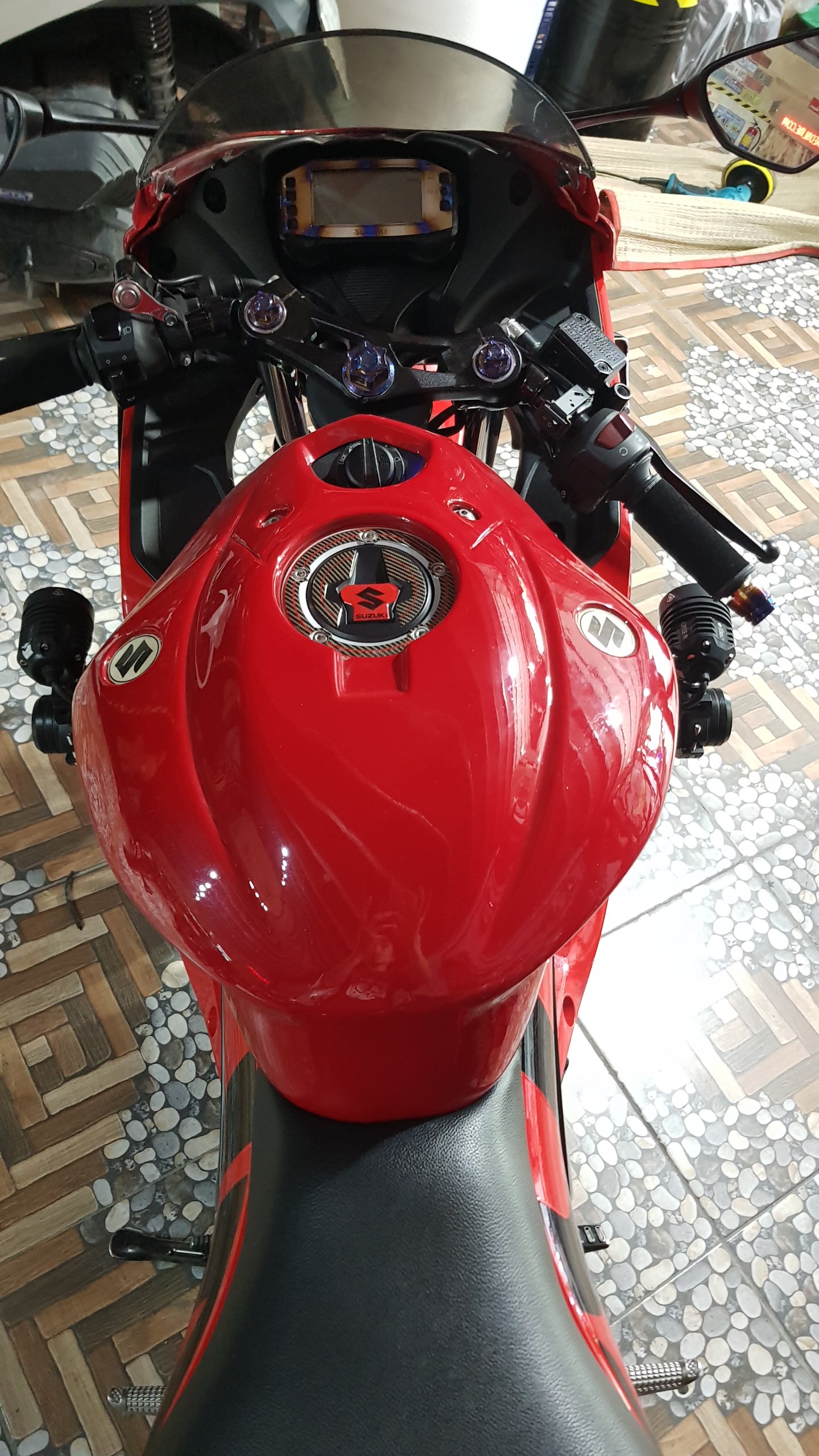 ốp bình su gsx r150 kiểu ducati