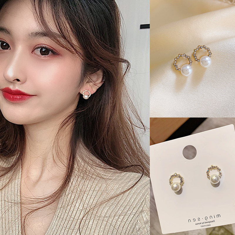Women's Round Pearl Earrings Elegant Korean Style