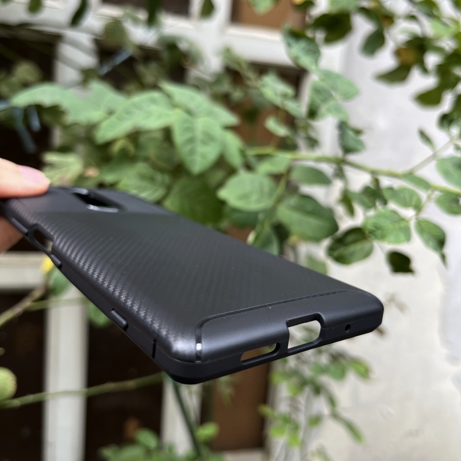 Ốp lưng Xperia 1 auto focus vân carbon