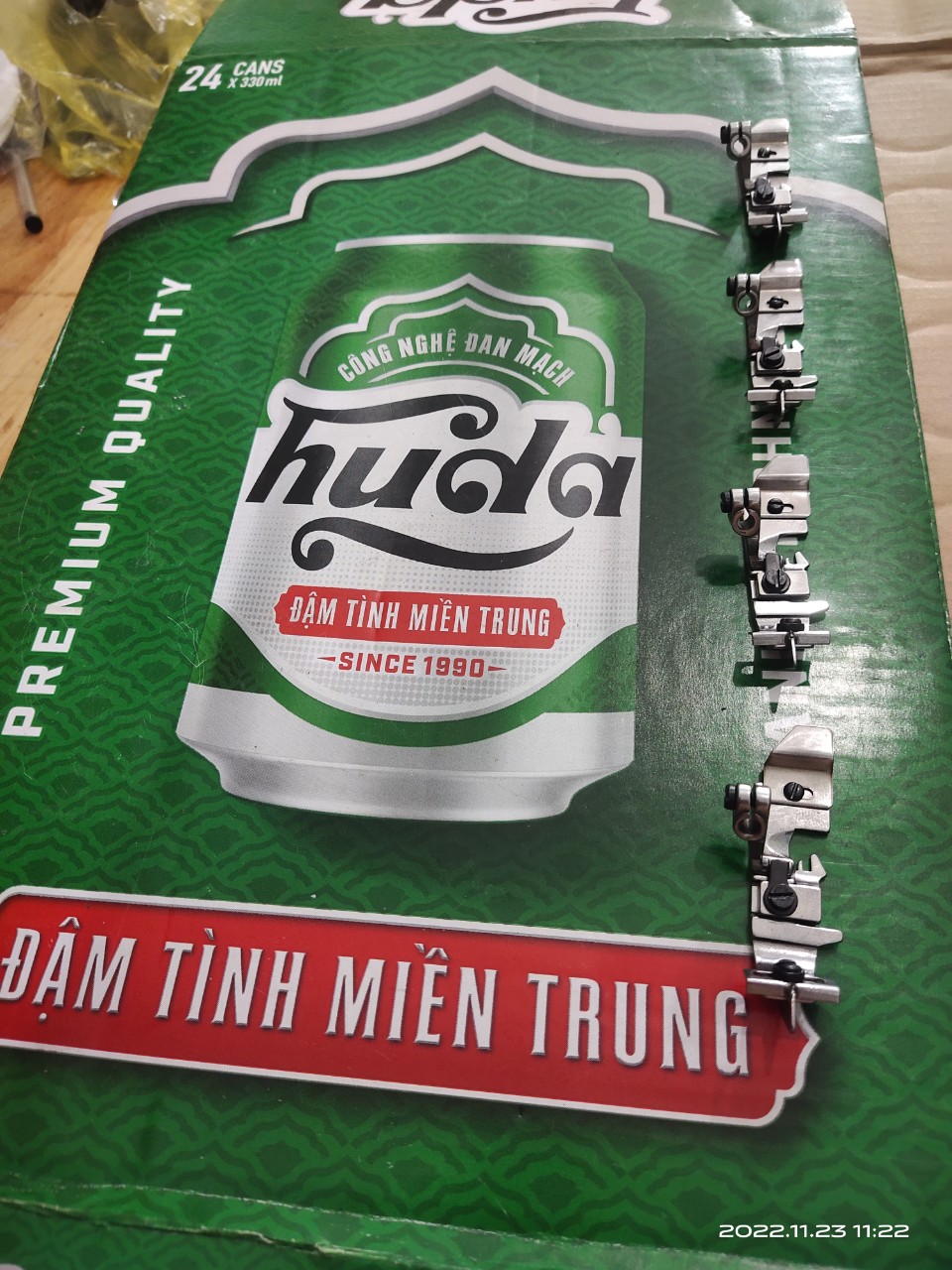 chân vịt máy vắt sổ có lưỡi gà