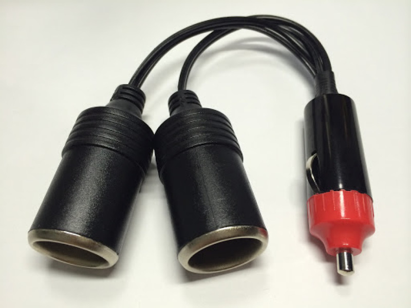 Cáp Chia Đầu Tẩu Sạc Trên Oto 1 Ra 2