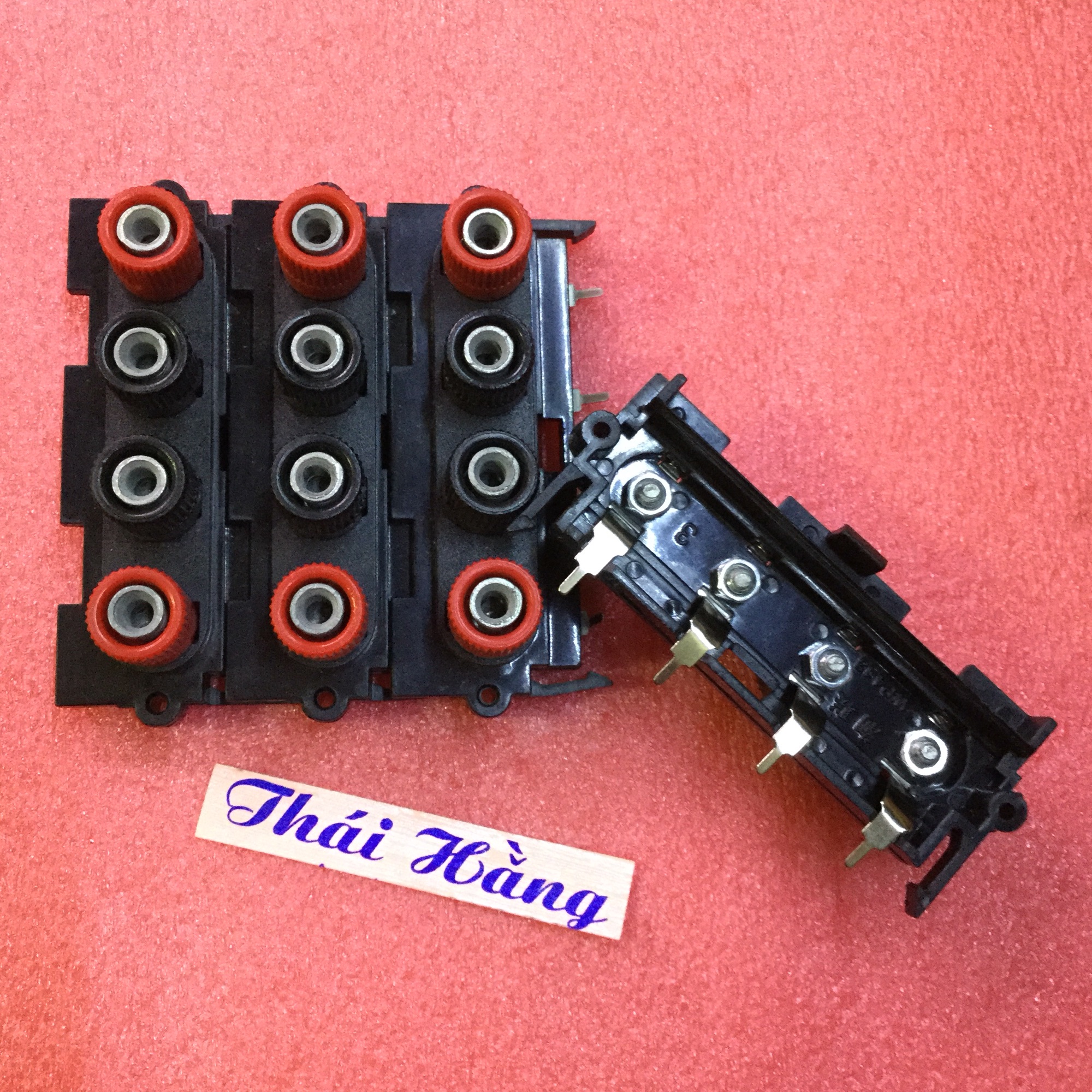 Trạm kẹp dây loa WP4-13 nút 4 trắng (2 chiếc)