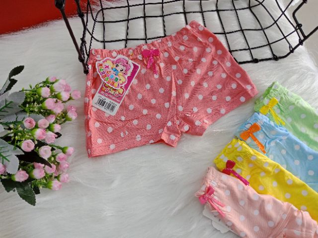 Quần Chip Đùi Chấm Bi Bé Gái