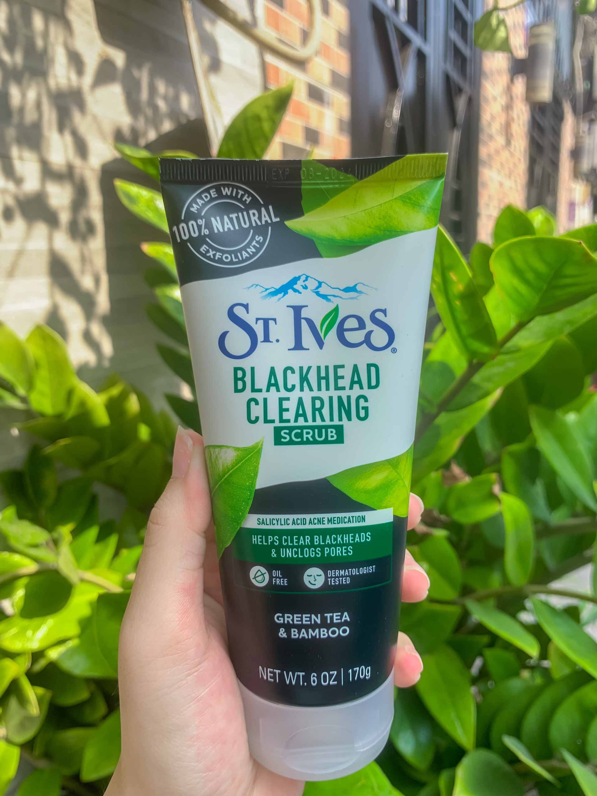 Sữa rửa mặt tẩy tế bào chết trà xanh st.ives