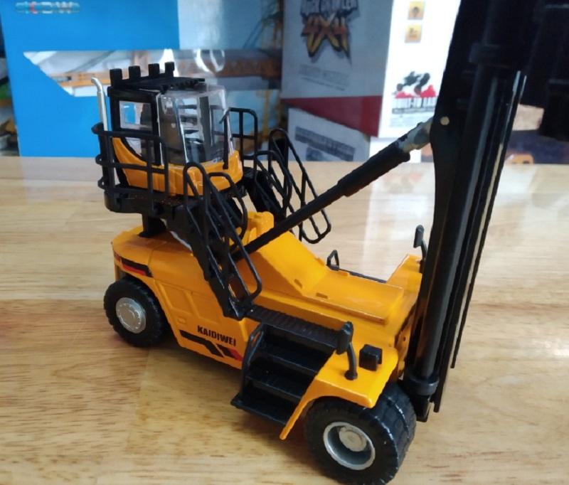 XE CÔNG TRÌNH MÔ HÌNH SẮT - XE NÂNG CONTAINER TỶ LỆ 1:50