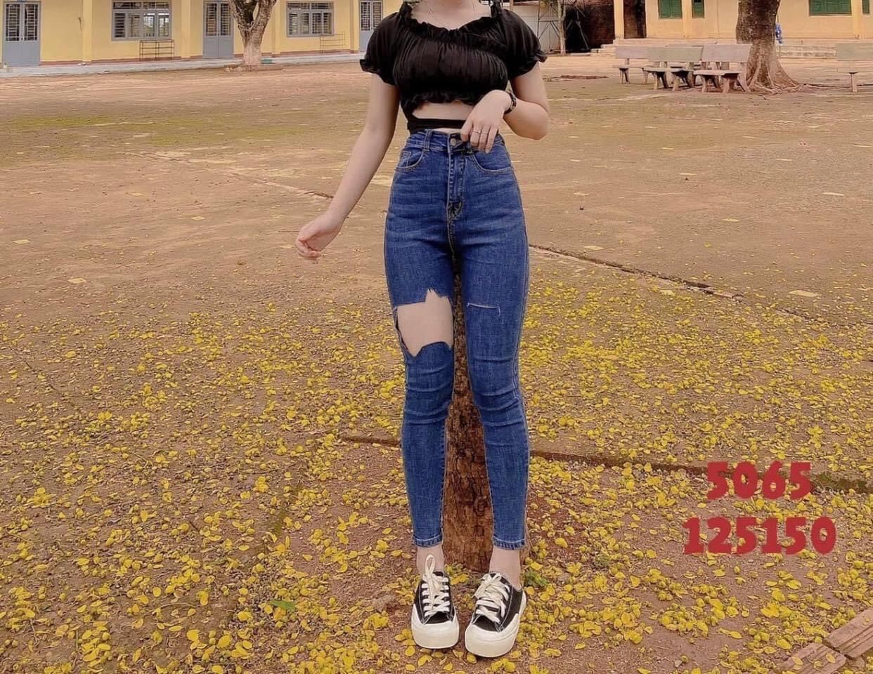 Set jeans dài co giãn xanh đậm rách ô + áo đắp chéo cột eo