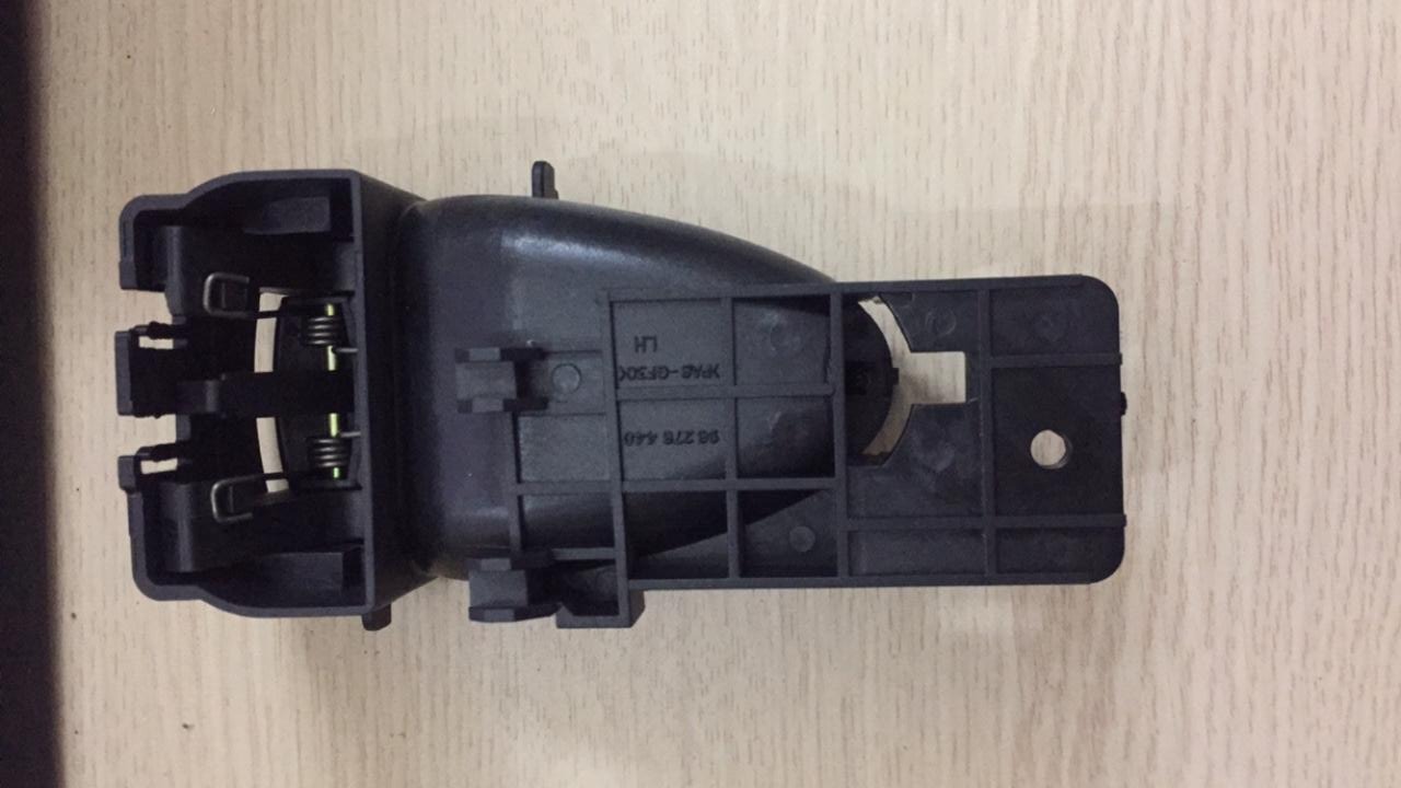 Tay mở cửa trong Daewoo Lanos