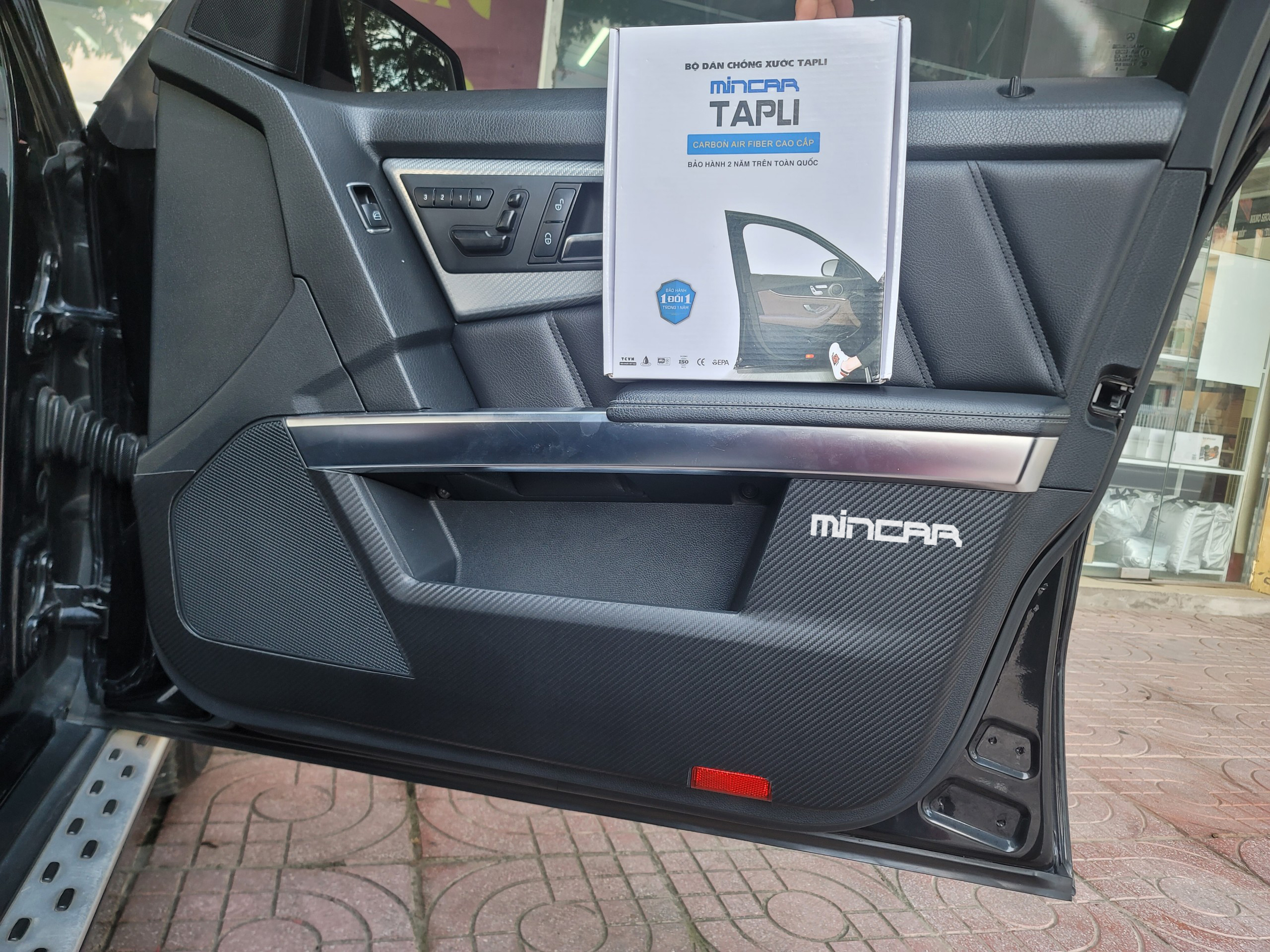 Bộ 4 Tấm dán Tapli xe Suzuki XL7, Ertiga, Swift chính hãng MINCAR, chống xước tapi cửa ô tô bằng Carbon Air Fiber cao cấp