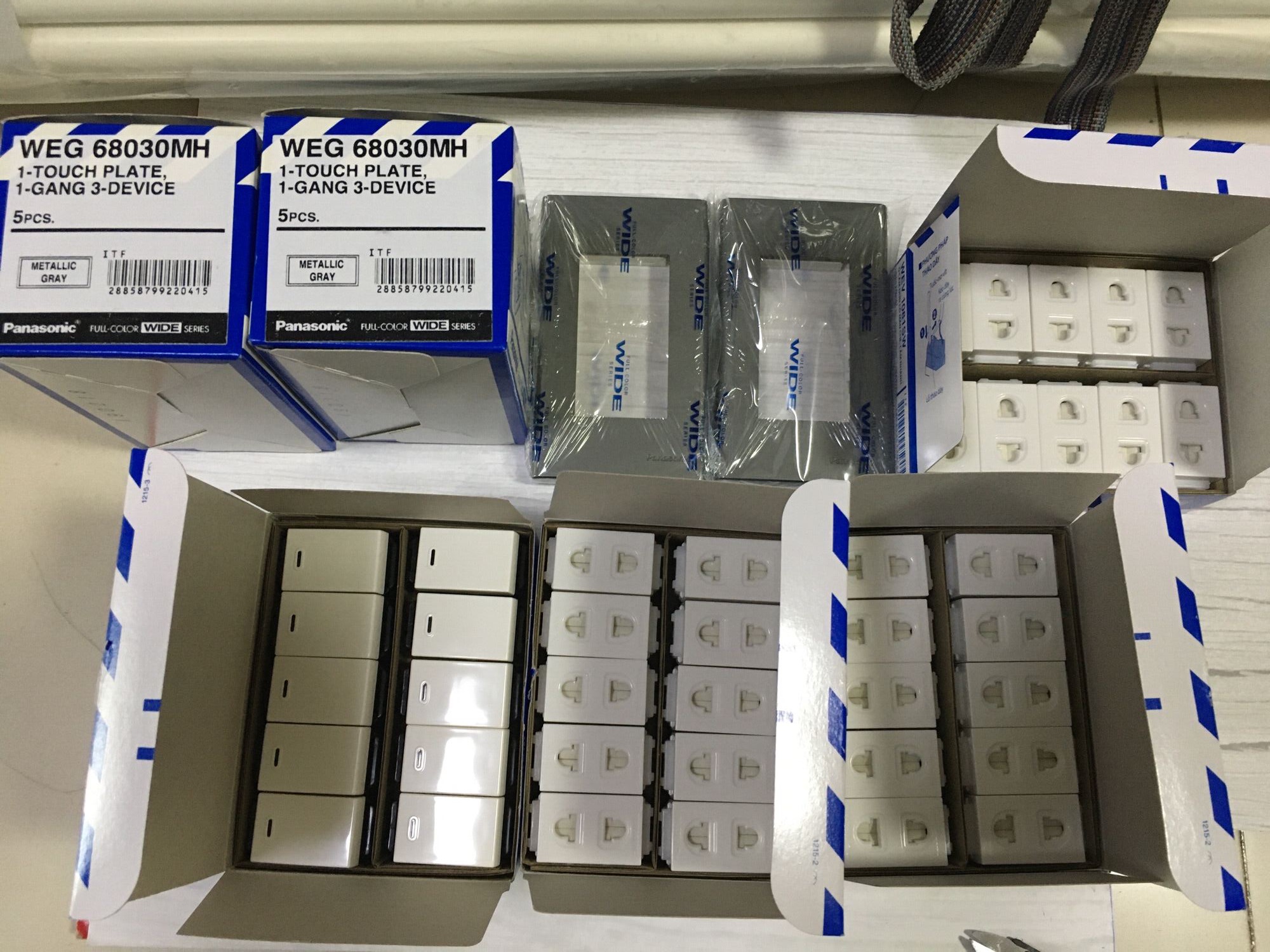 Công tắc, ổ cắm hạt to WIDE Panasonic