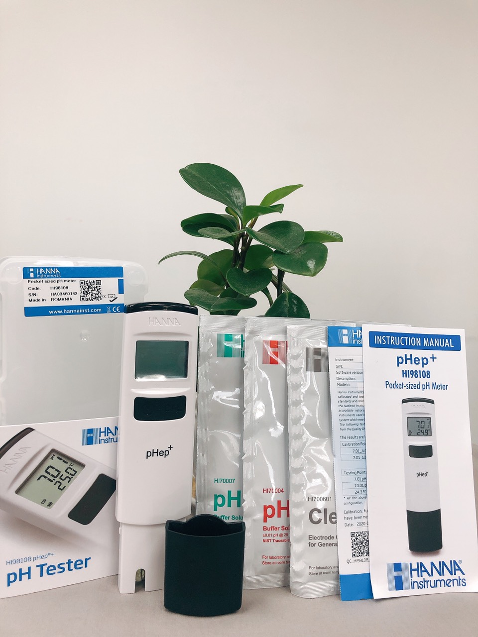 Máy đo PH Hanna Instruments  Đo pH/Nhiệt Độ Với Độ Phân Giải 0.01pH HI98108