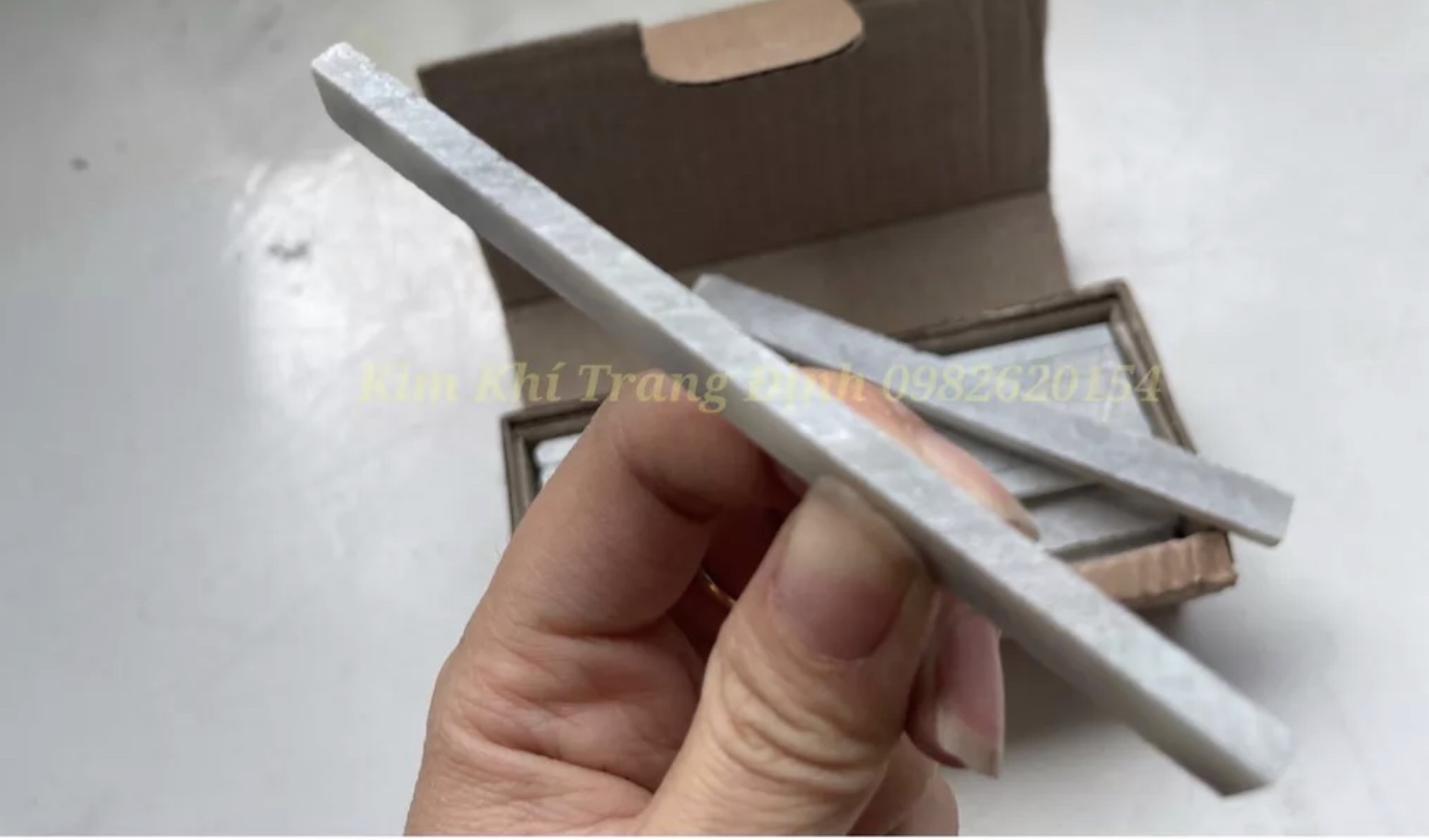 PHẤN ĐÁ(PHẤN KỸ THUẬT): DÙNG KẺ VẼ, LẤY DẤU TRÊN SẮT, THÉP (1 HỘP)