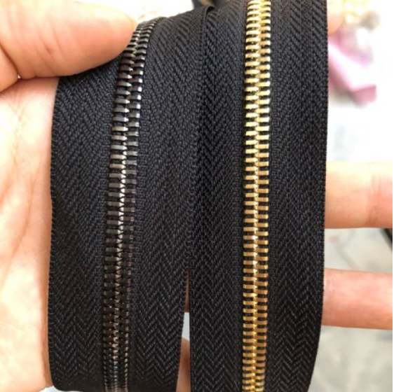 Black Zipper Puller # 5 (Excluding Tractor Head, Tractor Hitch)
