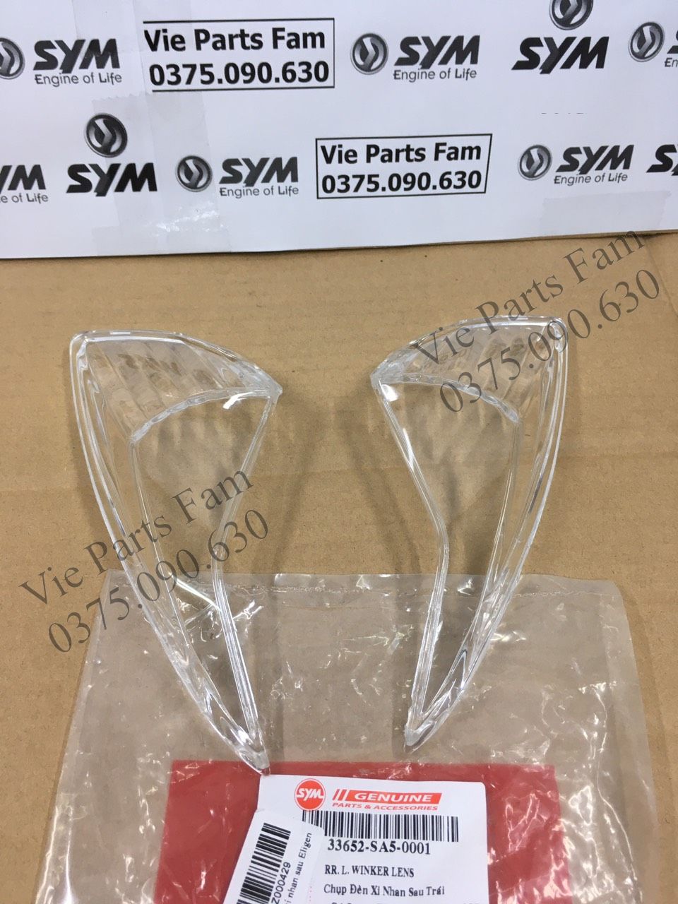 NẮP CHỤP XI NHAN SAU XE ELEGANT SYM, HÀNG DIN SYM MỚI 100%