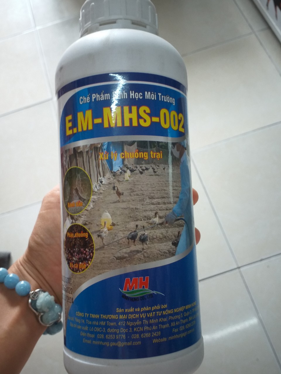 E.M MHS-002 MEN VI SINH CHAI 1 LÍT