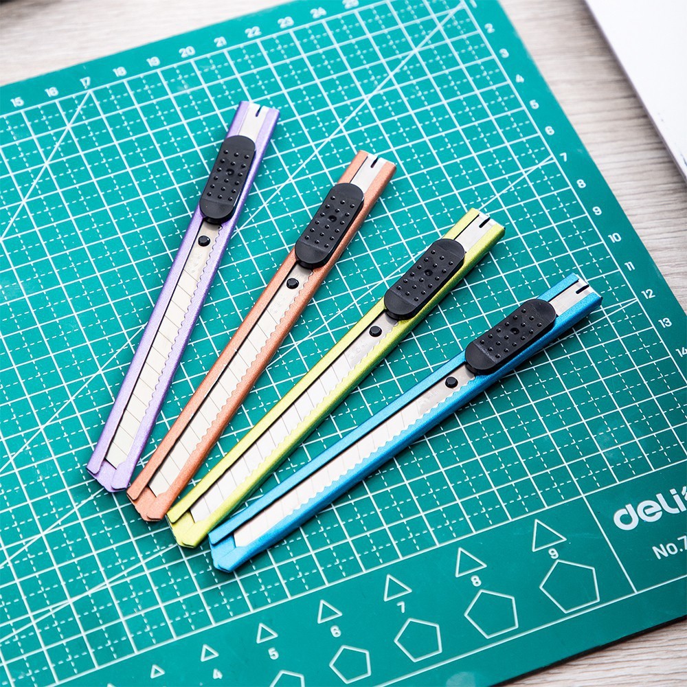Dao rọc giấy deli e2066