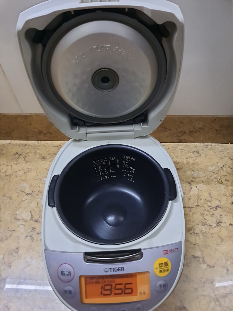 Nồi cơm điện cao tần Tiger tacook nhật bãi