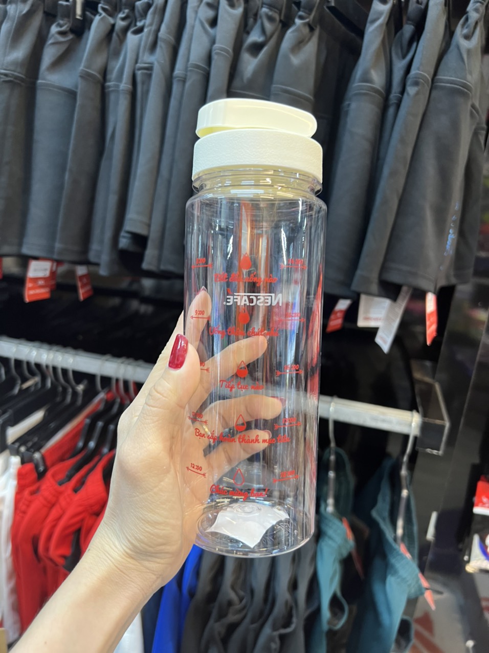 Bình nhựa  NESTCAFE 700ml có vạch chia ( quà tặng từ nest)