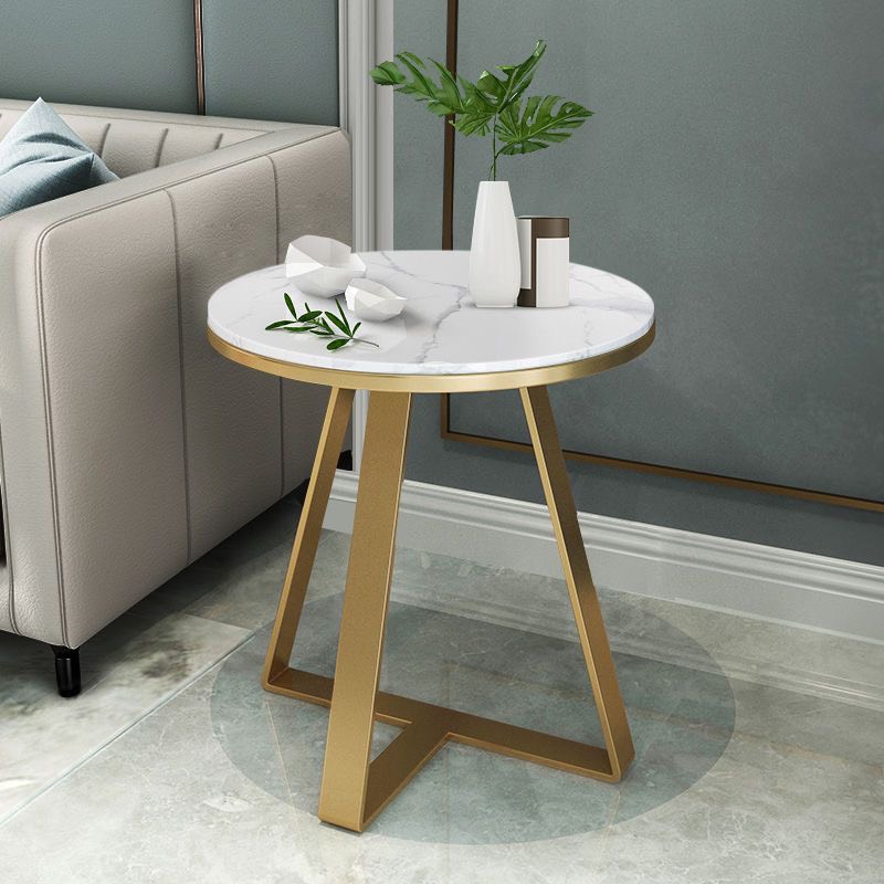 Bàn trà góc, bàn sofa mặt đá đê cạnh sofa