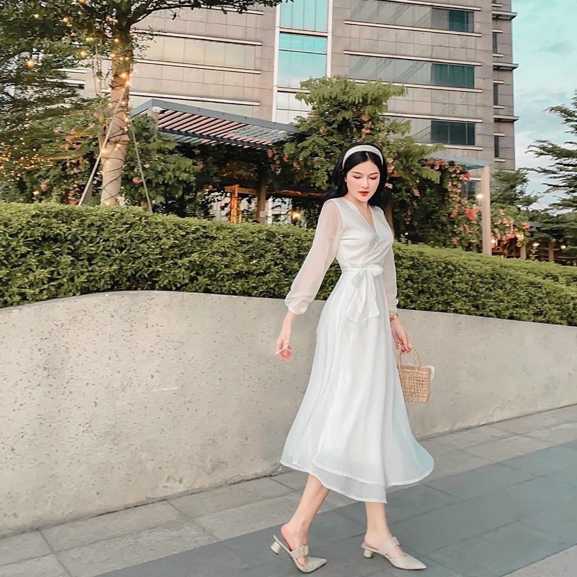 Đầm trắng cổ V form dài thắt eo