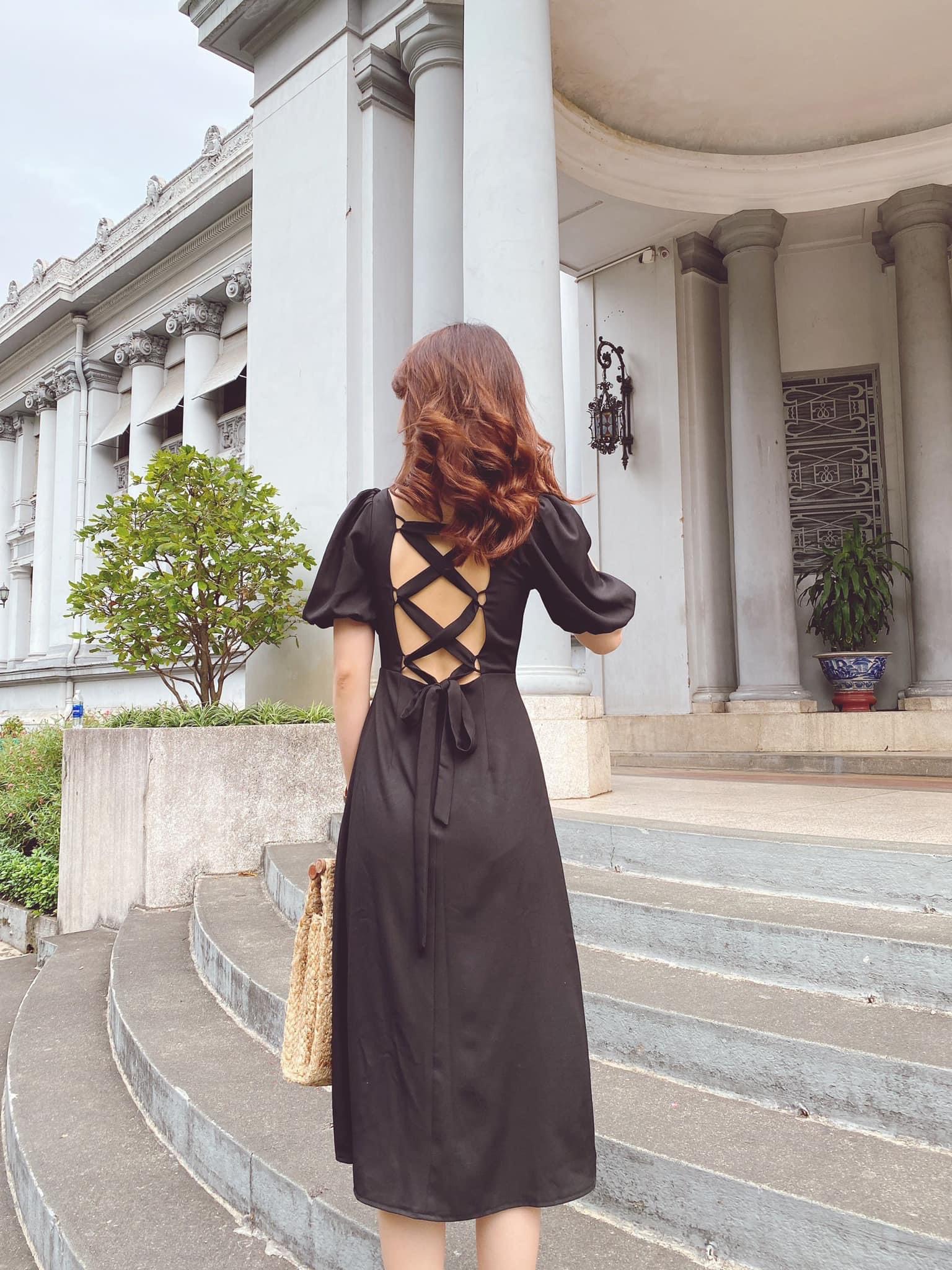 [HCM]Đầm đen cổ vuông xẻ tà