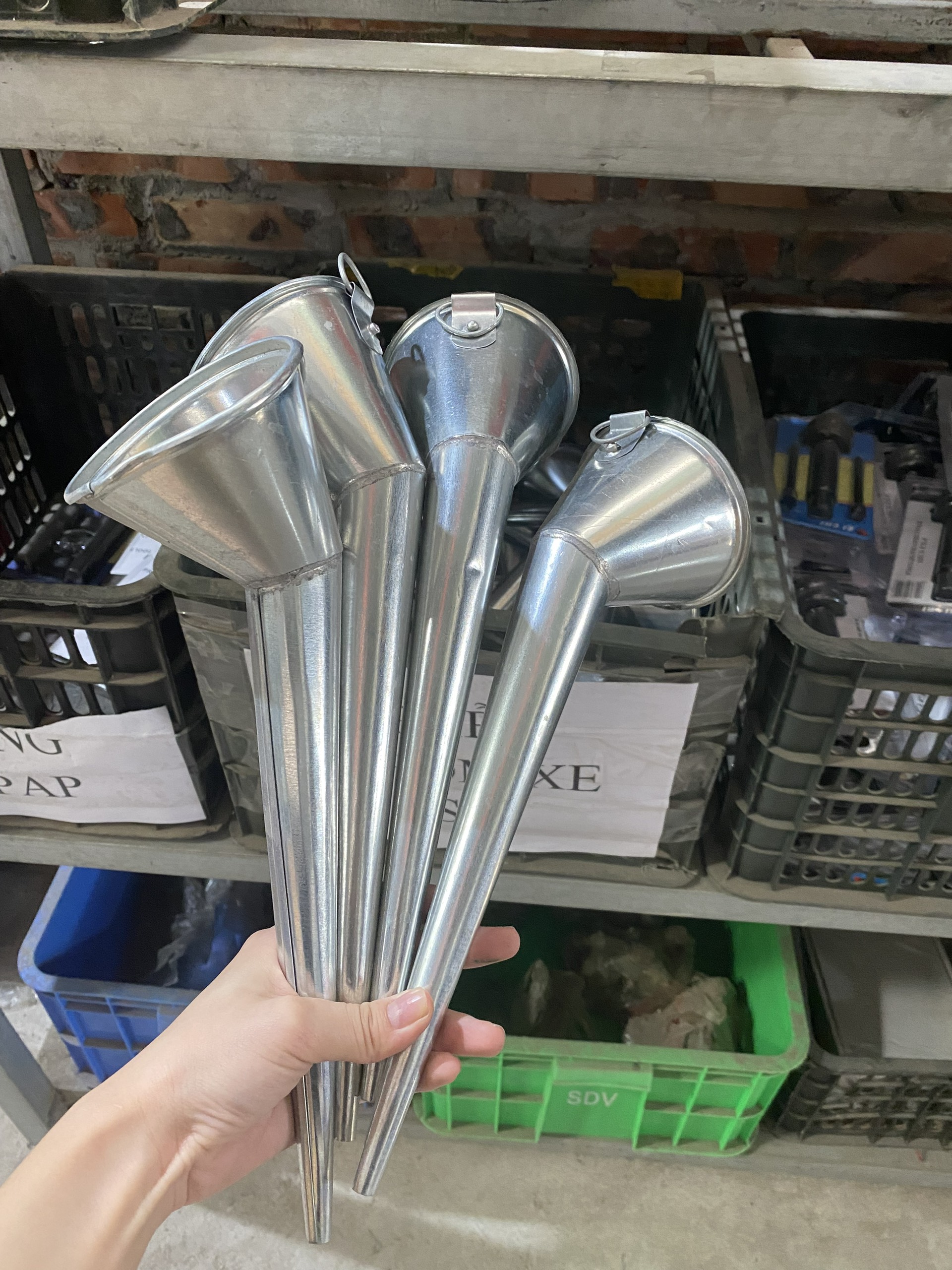 Phễu rót dầu, xăng xe máy đẹp, xịn