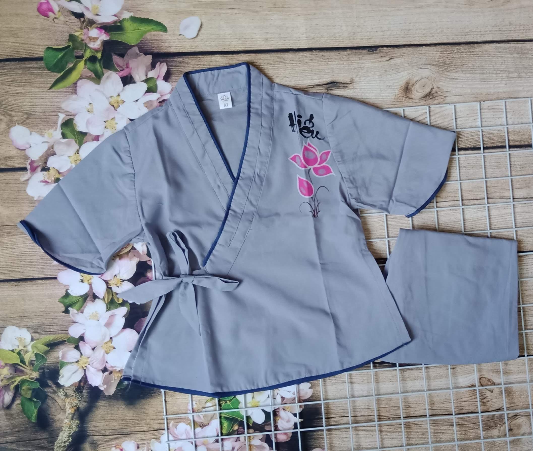 Đồ lam đi chùa bé gái
