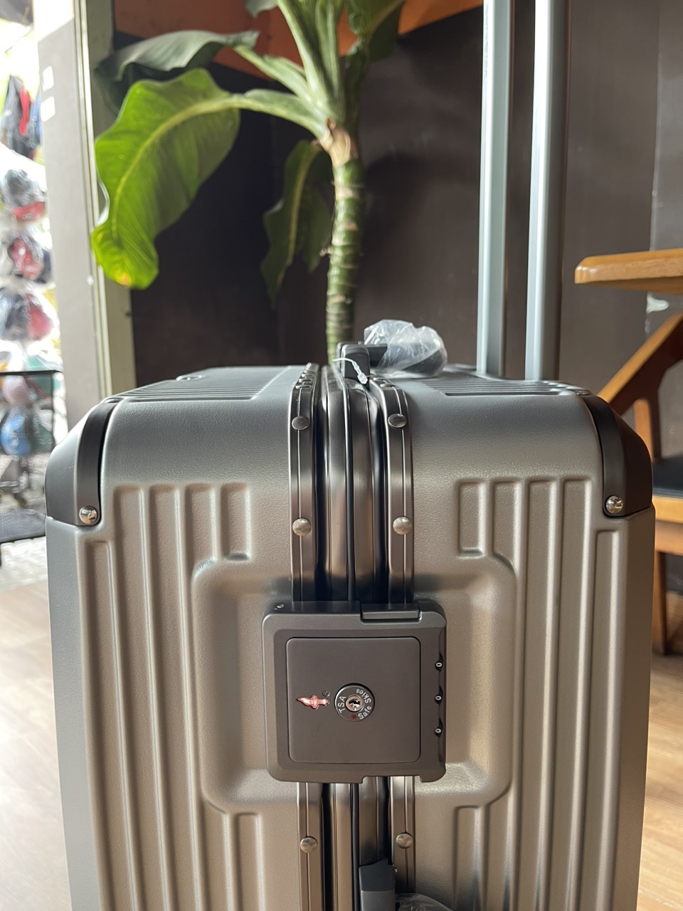 Vali Samsonite khung nhôm Tru-Frame size 20/24/28 tay máy bay khóa sập TSA