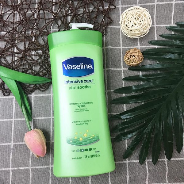 Sữa dưỡng da Vaseline 725 ml ( Xanh )