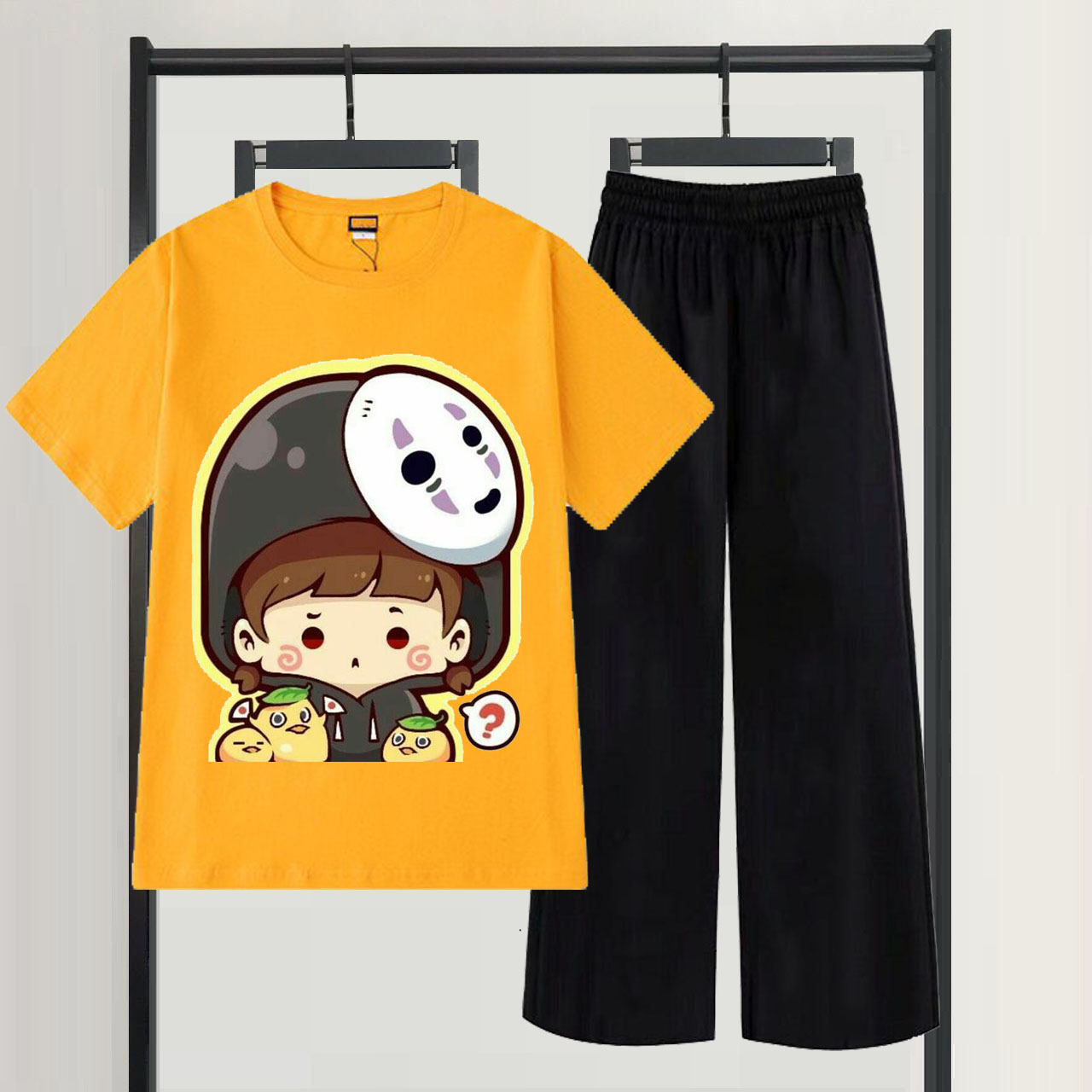 Sét quần áo nữ xinh cute mặc đi chơi dạo phố, chất liệu áo cotton organic ngắn tay cổ tròn in bé mặt vô diện kèm quần ống rộng thun cát