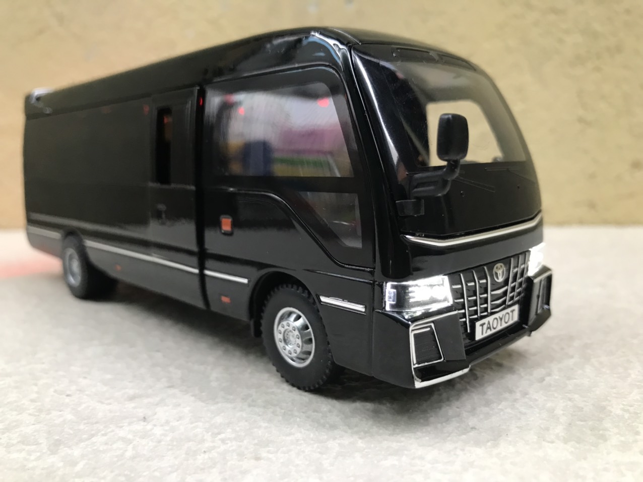 Mô hình xe Bus TOYOTA Coaster Premium 12 1:32