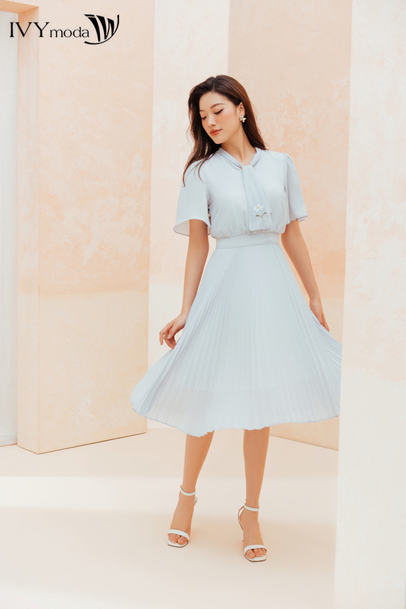 Đầm lụa thêu hoa IVY moda MS 48M7505