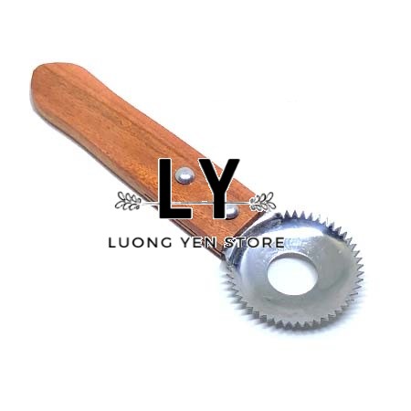 Dụng cụ nạo dừa ngắn tay cầm bằng cán gỗ tiện dụng