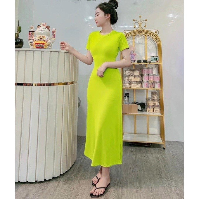 Đầm from xoè chất len gân tay ngắn hở lưng