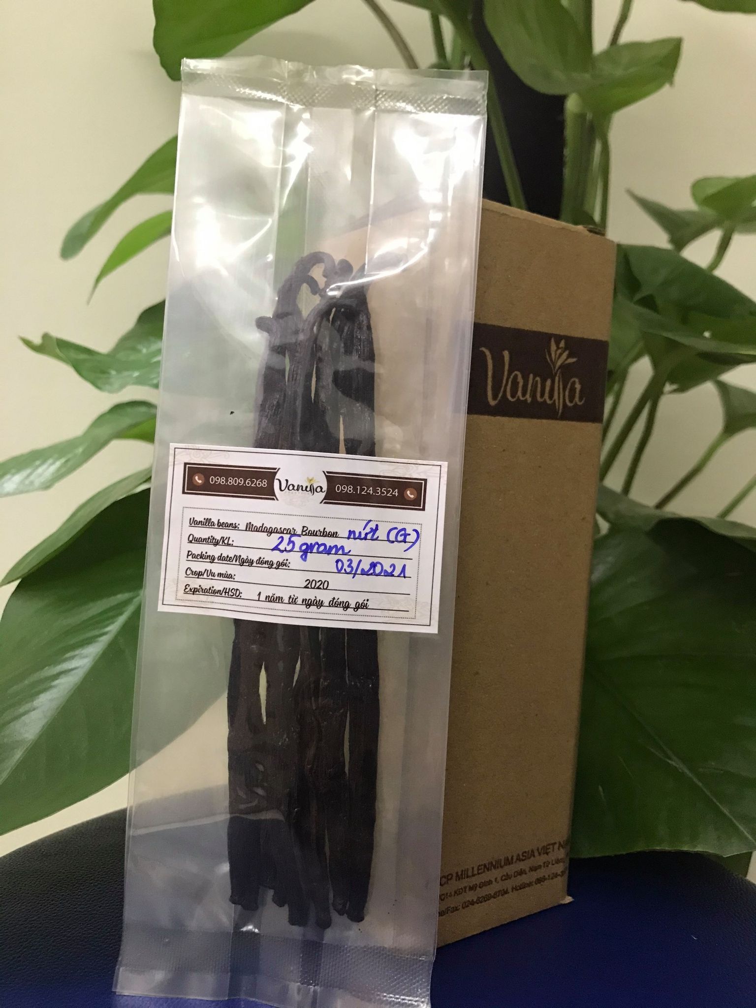 Quả Vanilla Madagascar Nứt Thượng Hạng ( 25 grams )