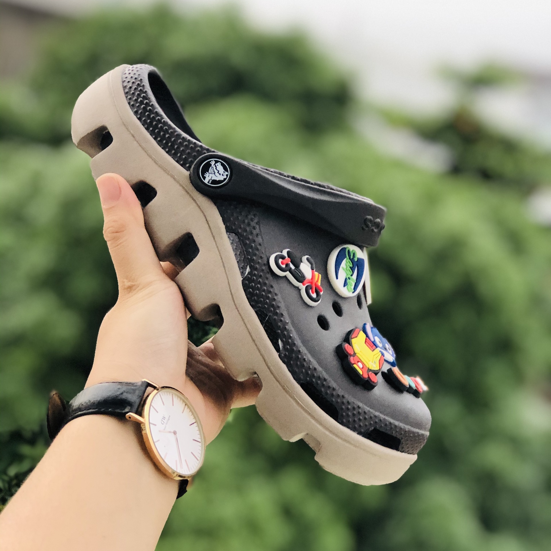 Men and women's horizontal strap sandals dark brown personality lightweight rain shoes comfortable anti-skid wear-resistant breathable mesh inserts with 12 jitbitz and authentic box-with real pictures and videos