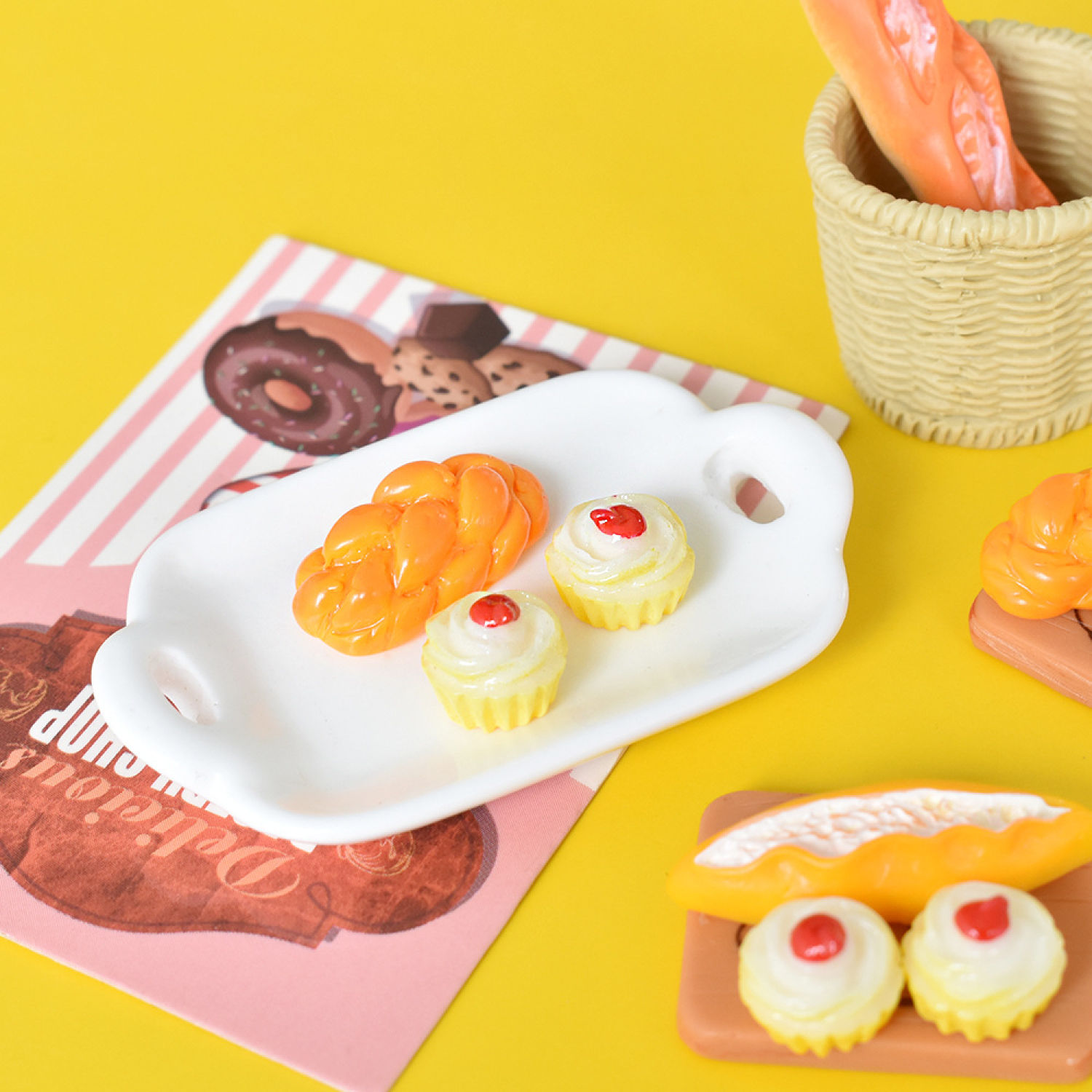 Mô hình khay giỏ bánh mì trang trí nhà búp bê