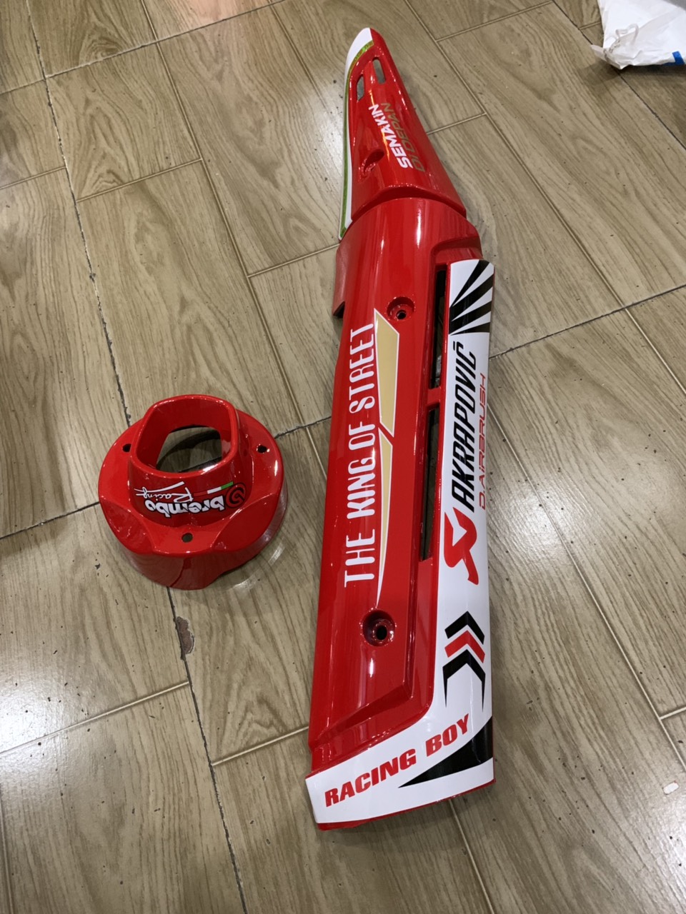 Ốp pô và chụp đích pô exciter 150 mẫu mới màu đỏ viền trắng