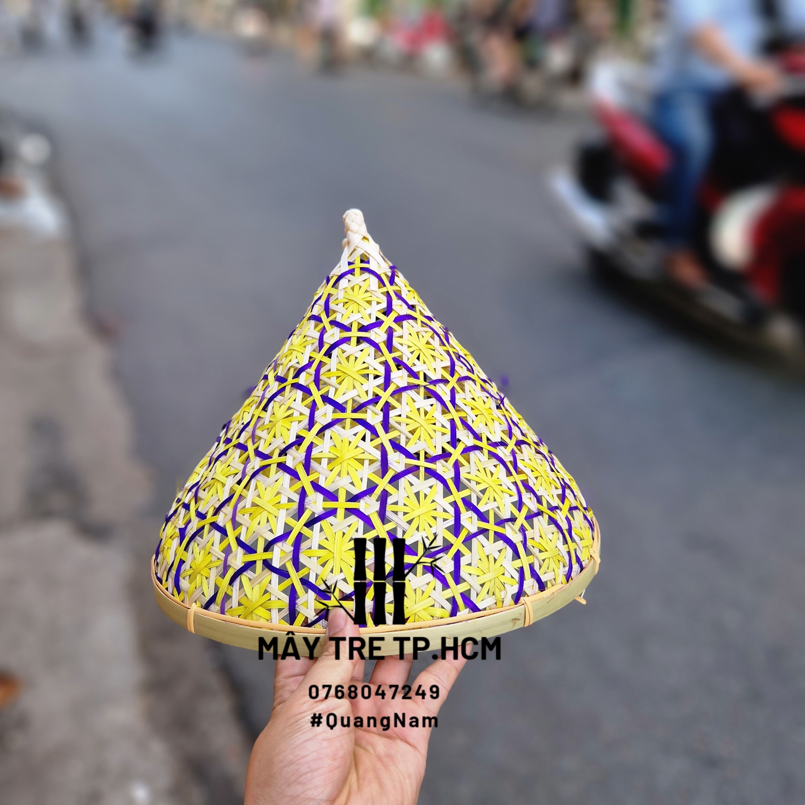 Đèn nón bằng tre trang trí nhiều màu