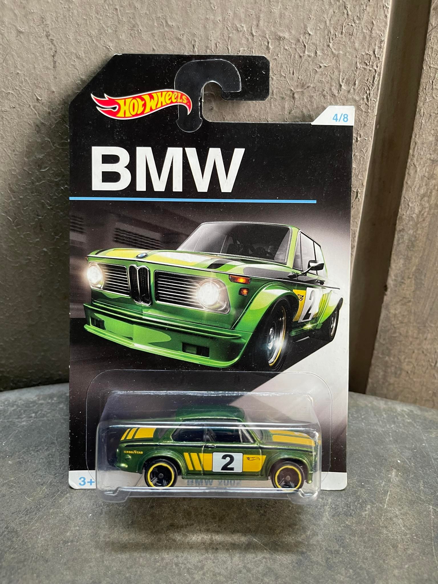 Xe mô hình đồ chơi cơ bản hotwheels 1:64 - bmw 2002
