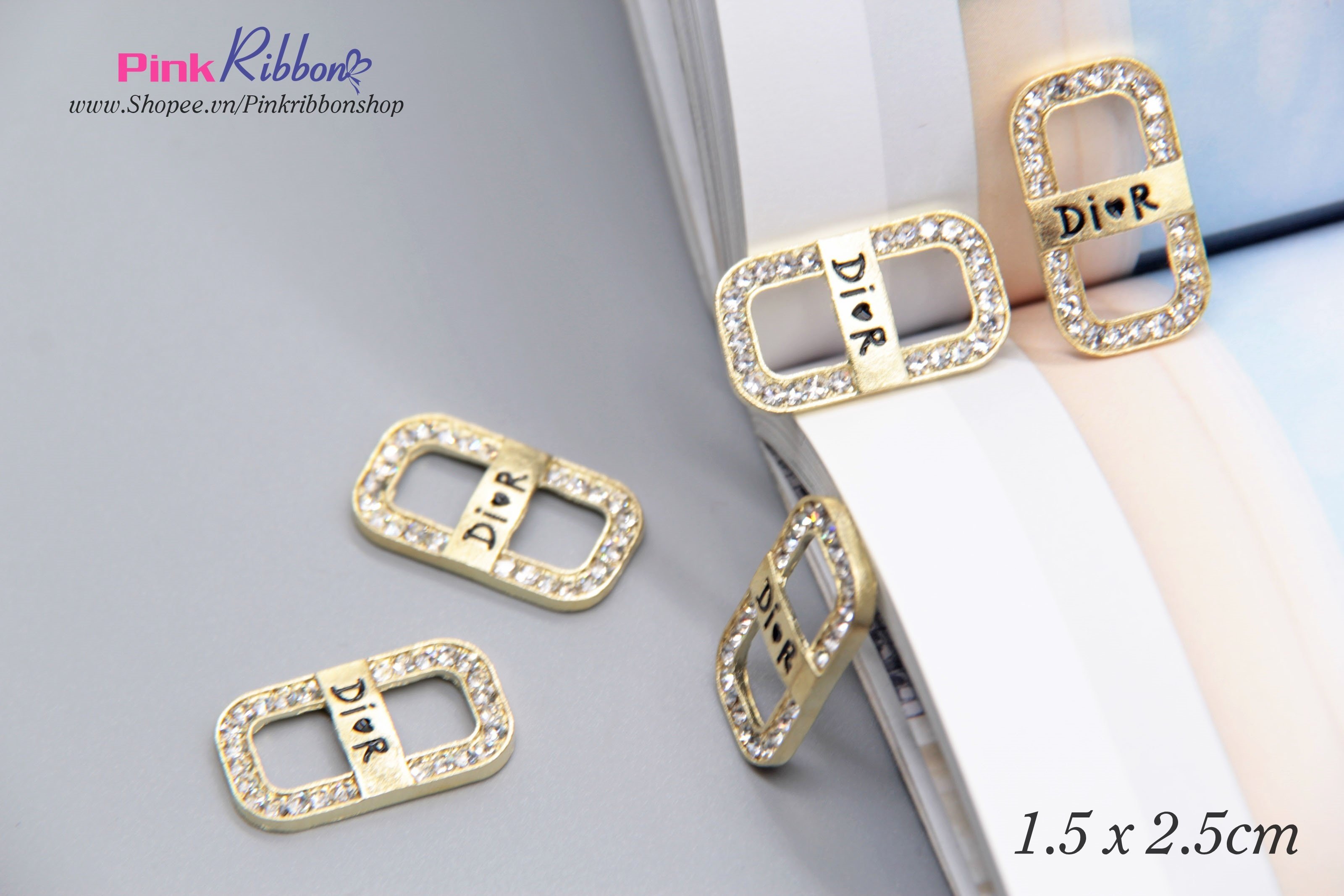 SET 2C - Charm Luồn viền đá nhí chữ DI0R