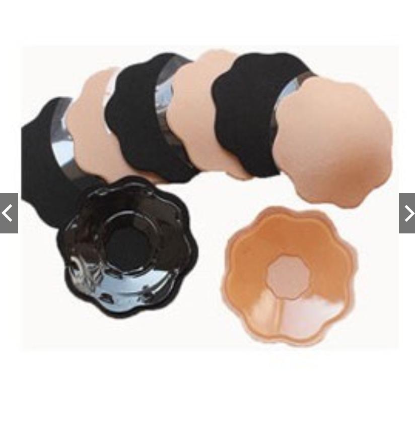 Một đôi miếng dán nhũ hoa để diện đồ sexy