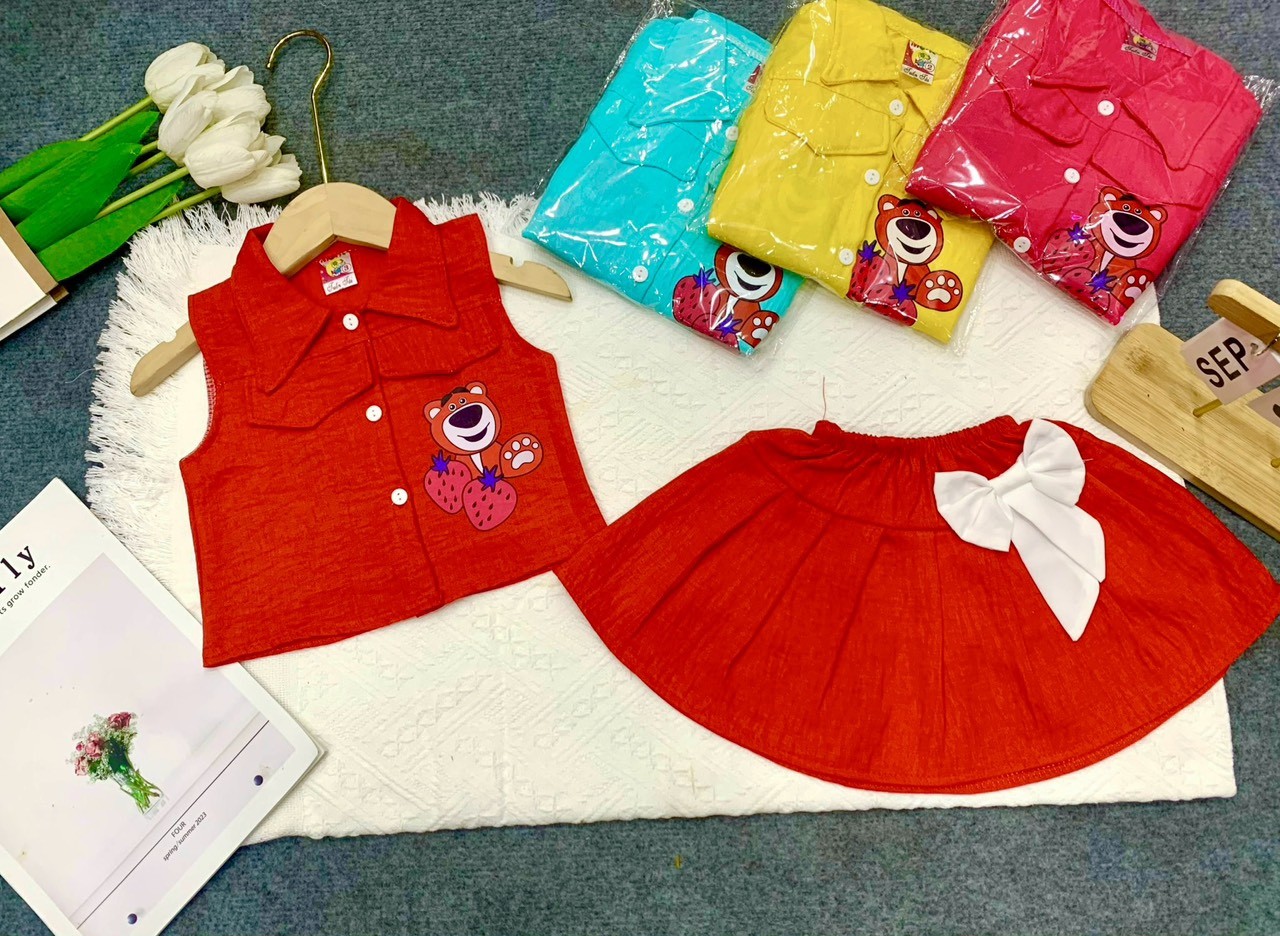 Set Áo Kèm Chân Váy Đũi Vân Bé (giao màu ngẫu nhiên)
