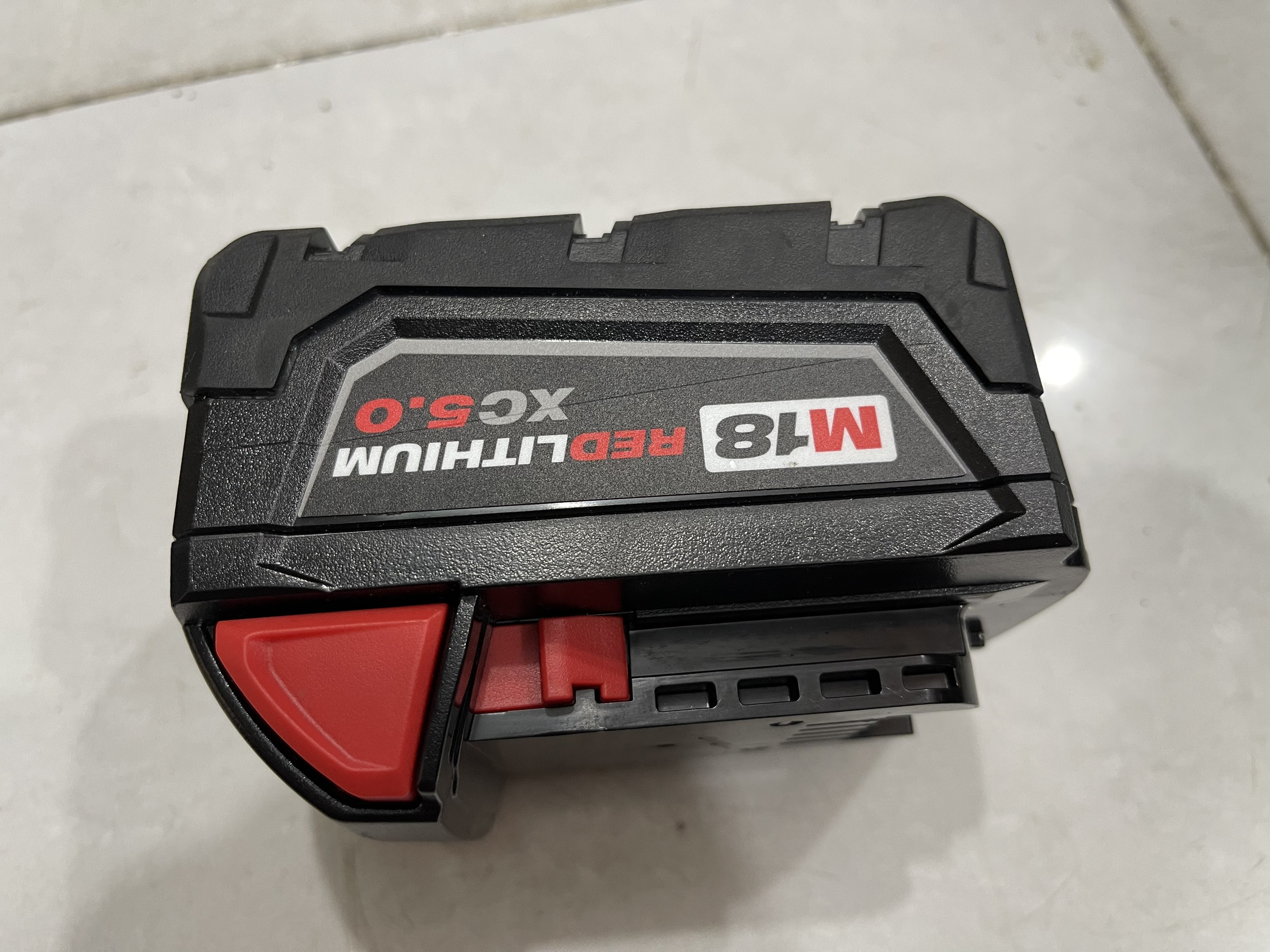 Pin milwaukee 18v 5.0ah red lithium lướt